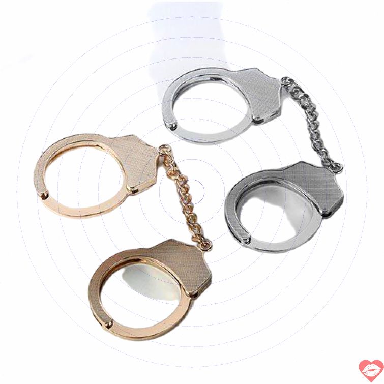 Còng tay kim loại BDSM số 8 cao cấp kích thích mạnh 